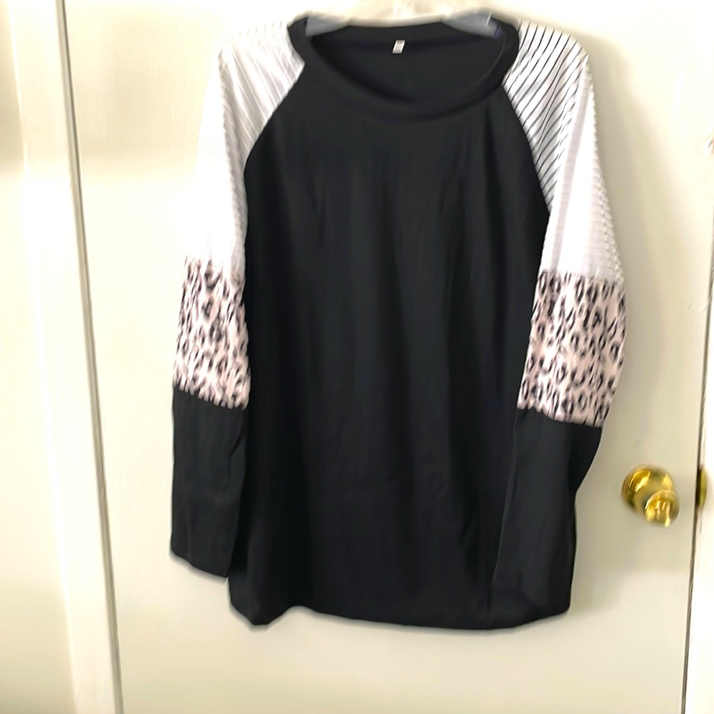Long sleeve Tee Shirt size 3X women’s.